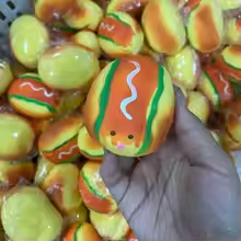 Interactive Squeaky Plush Dog Toy - Neues, heiß begehrtes, quetschbares Stressabbau-Spielzeug in